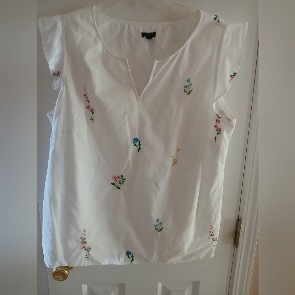 Talbots Blouse With Floral Embroidery Size 1X Color White